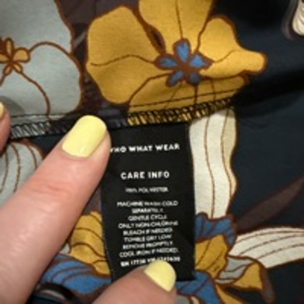 Women's Who What Wear Top XL Navy Floral Sleeveless - Picture 6 of 6